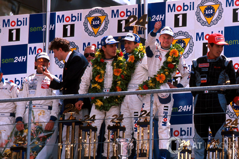 1. Allan McNish, Laurent Aiello, Stéphane Ortelli, Porsche 911 GT1-98