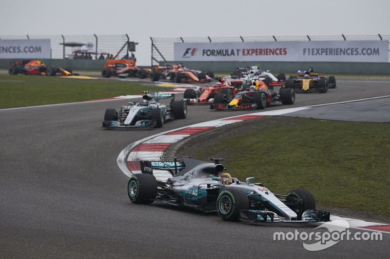 Lewis Hamilton, Mercedes AMG F1 W08, leads Sebastian Vettel, Ferrari SF70H, Valtteri Bottas, Mercede