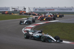 Lewis Hamilton, Mercedes AMG F1 W08, Sebastian Vettel, Ferrari SF70H, Valtteri Bottas, Mercedes AMG
