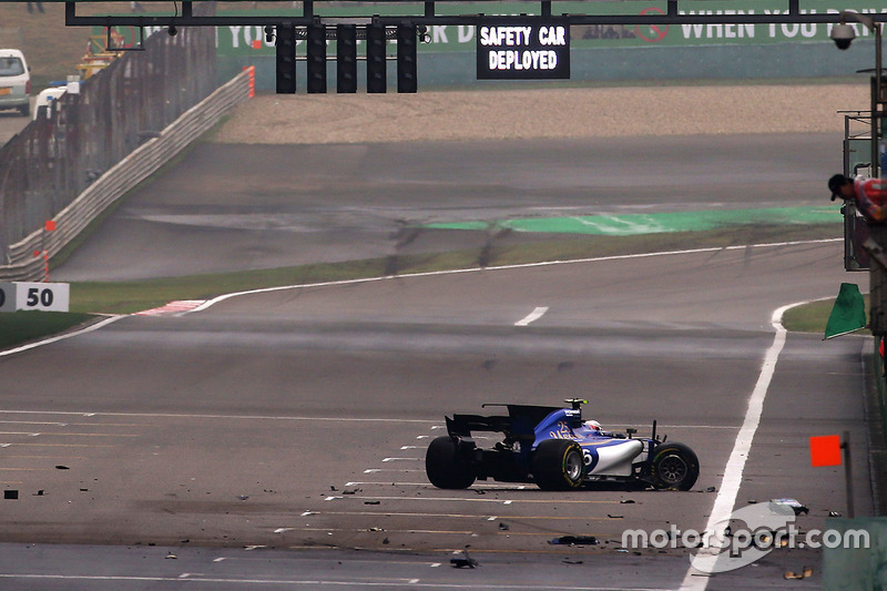El coche chocado de Antonio Giovinazzi en el Gran Premio de China