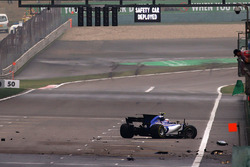 Antonio Giovinazzi, Sauber C36 Ferrari, crashes