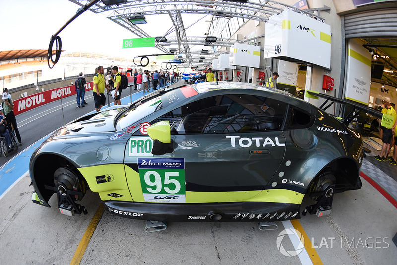 №95 Aston Martin Racing Aston Martin Vantage: Ники Тим, Марко Сёренсен, Ричи Стэнэвэй