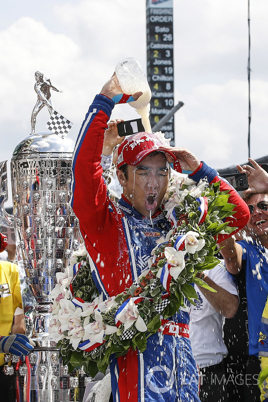 Winner Takuma Sato, Andretti Autosport Honda celebrates