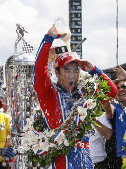 Winner Takuma Sato, Andretti Autosport Honda celebrates