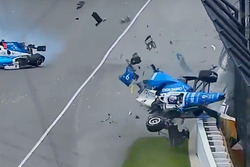 Scott Dixon, Chip Ganassi Racing Honda, Jay Howard, Schmidt Peterson Motorsports Honda coinvolti in