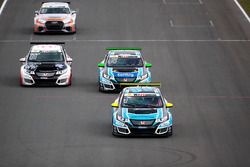 Josh Files, Target Competition, Honda Civic Type R-TCR; Kris Richard, Target Competition, Honda Civic Type R-TCR; Steve Kirsch, Honda Team ADAC Sachsen, Honda Civic Type R-TCR