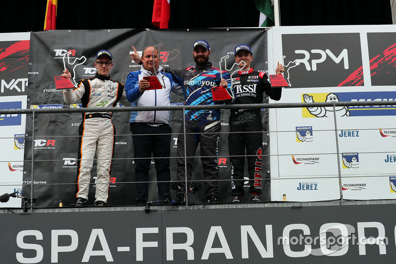 Podio: il vincitore della gara Stefano Comini, Comtoyou Racing, Audi RS3 LMS, il secondo classificat