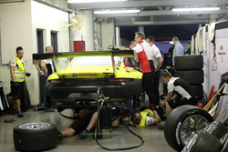 #29 Forch Racing powered by Olimp Porsche 991 GT3 R: Robert Lukas, Marcin Jedlinski, Wolf Henzler, Santiago Creel, Robert Kubica in the garage