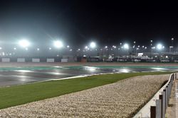 Pista mojada en Qatar con lluvia