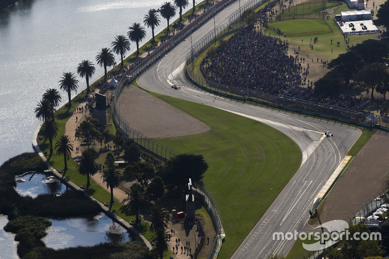 Melbourne Skyline, Albert Park und Rennen aus der Luft