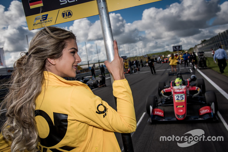 Grid girl, Mick Schumacher, Prema Powerteam, Dallara F317 - Mercedes-Benz