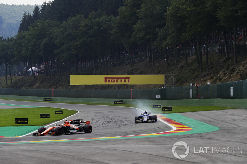 Stoffel Vandoorne, McLaren MCL32, Marcus Ericsson, Sauber C36