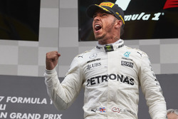 Podio: il vincitore della gara Lewis Hamilton, Mercedes AMG F1