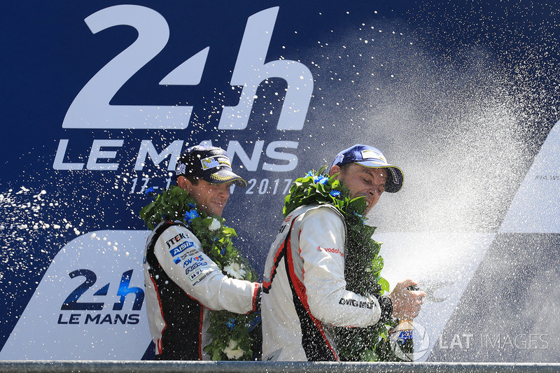 Друге місце Ентоні Девідсон, Toyota Gazoo Racing, переможець Ерл Бембер, Porsche Team
