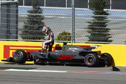 Romain Grosjean, Haas F1 Team, Jolyon Palmer, Renault Sport F1 Team RS17