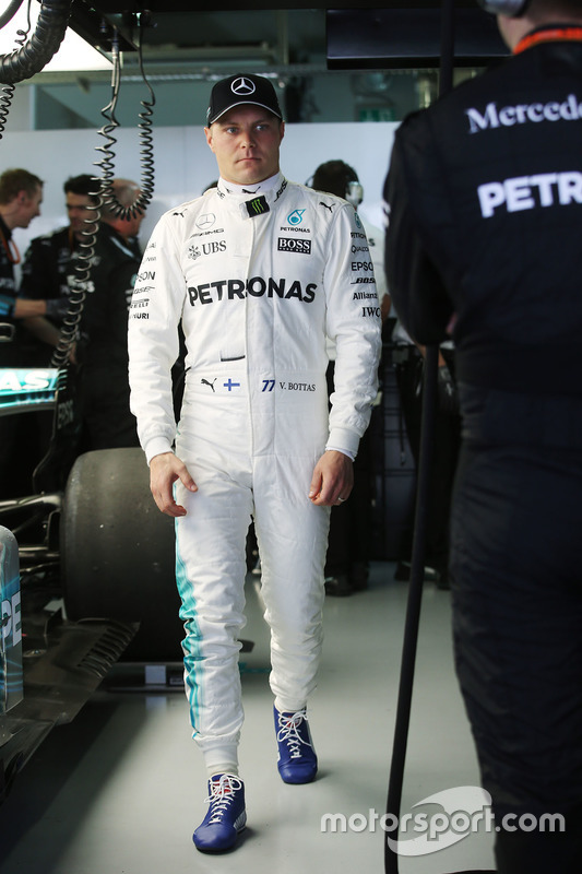 Valtteri Bottas, Mercedes AMG F1, in garage