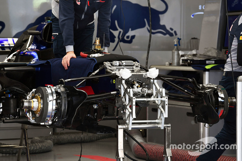 Suspensión delantera del STR12 de Toro Rosso