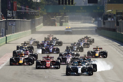 Start: Lewis Hamilton, Mercedes AMG F1 W08, Valtteri Bottas, Mercedes AMG F1 W08, Sebastian Vettel,