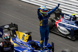 Race winner Oliver Rowland, DAMS
