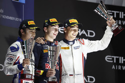 Podium : le vainqueur Pierre Gasly, PREMA Racing, le deuxième Nobuharu Matsushita, ART Grand Prix, le troisième Artem Markelov, RUSSIAN TIME