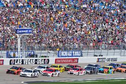 Start: Brad Keselowski, Team Penske Ford, Martin Truex Jr., Furniture Row Racing Toyota lead