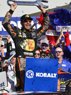 Winner Martin Truex Jr., Furniture Row Racing Toyota