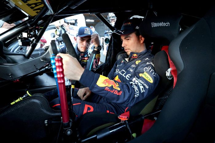 Sergio Pérez, Red Bull Racing y Broc Feeney, Triple Eight Race Engineering, Holden Commodore ZB 