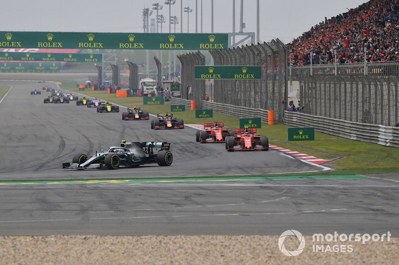Valtteri Bottas, Mercedes AMG W10, leads Charles Leclerc, Ferrari SF90, Sebastian Vettel, Ferrari SF90, Max Verstappen, Red Bull Racing RB15, Pierre Gasly, Red Bull Racing RB15, Daniel Ricciardo, Renault F1 Team R.S.19, and the remainder of the field on the opening lap