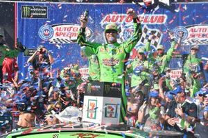 Race Winner Kyle Busch, Joe Gibbs Racing, Toyota Camry Interstate Batteries