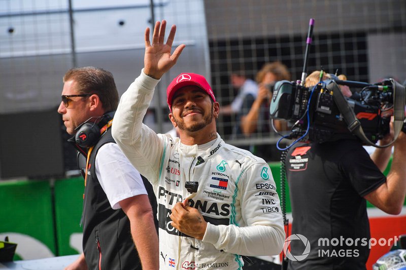 Lewis Hamilton, Mercedes AMG F1, acknowledges the crowd