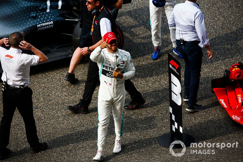 Lewis Hamilton, Mercedes AMG F1, acknowledges the crowd