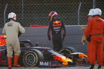 Pierre Gasly, Red Bull Racing RB15, dans les graviers après sa sortie de piste