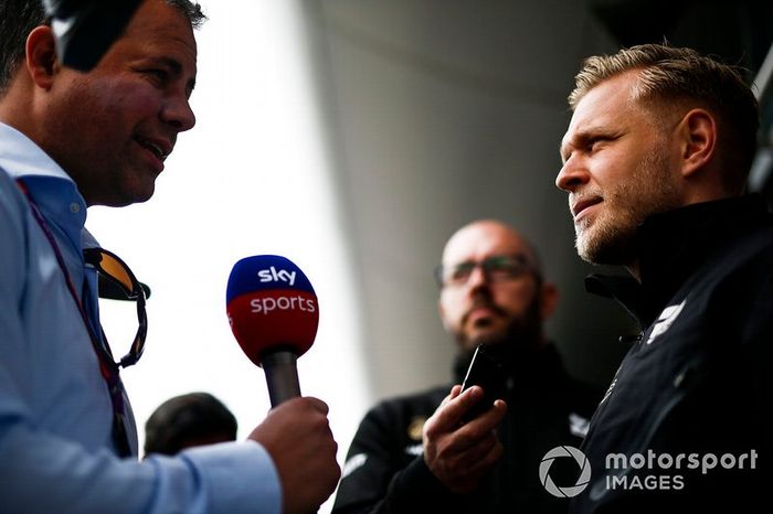 Kevin Magnussen, Haas F1 con Ted Kravitz, Sky, TV