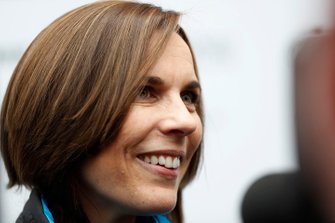 Claire Williams, waarnemend teambaas Williams, met de media