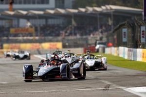 Robin Frijns, Envision Virgin Racing, Audi e-tron FE05 leads Jose Maria Lopez, GEOX Dragon Racing, Penske EV-3 