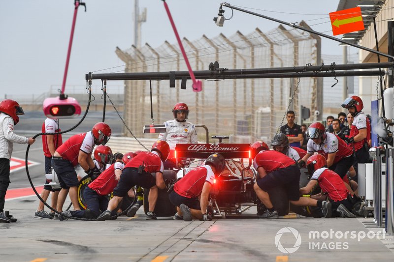 Antonio Giovinazzi, Alfa Romeo Racing C38, pit stop