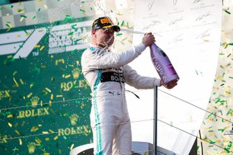 Valtteri Bottas, Mercedes AMG F1 met champagne op het podium