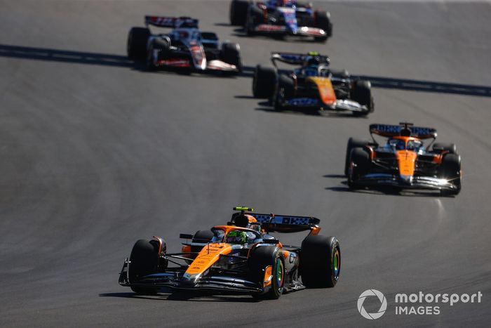 Lando Norris, McLaren MCL38, Oscar Piastri