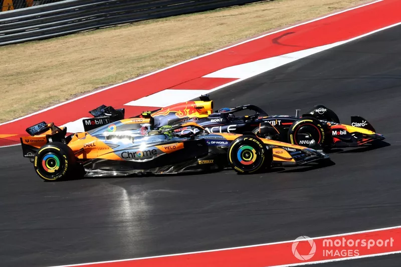 Max Verstappen, Red Bull Racing RB20, Lando Norris, McLaren MCL38, lutam na curva 1