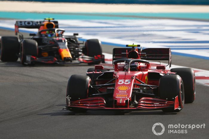 Carlos Sainz Jr, Ferrari SF21, Sergio Pérez, Red Bull Racing RB16B