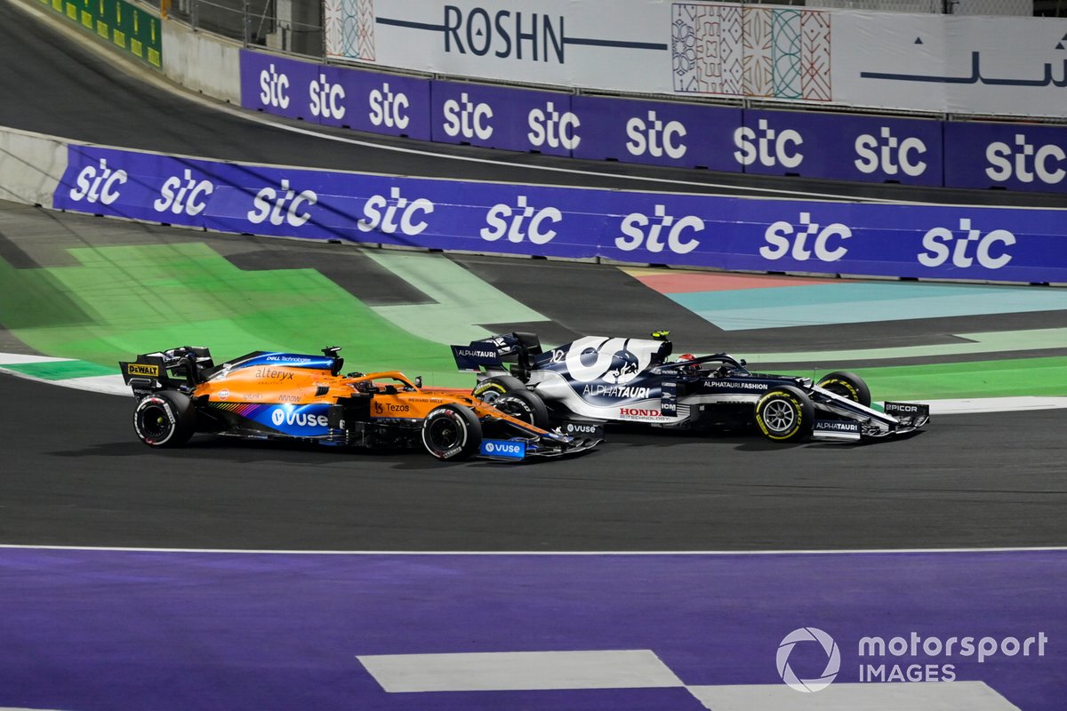 Pierre Gasly, AlphaTauri AT02, Daniel Ricciardo, McLaren MCL35M