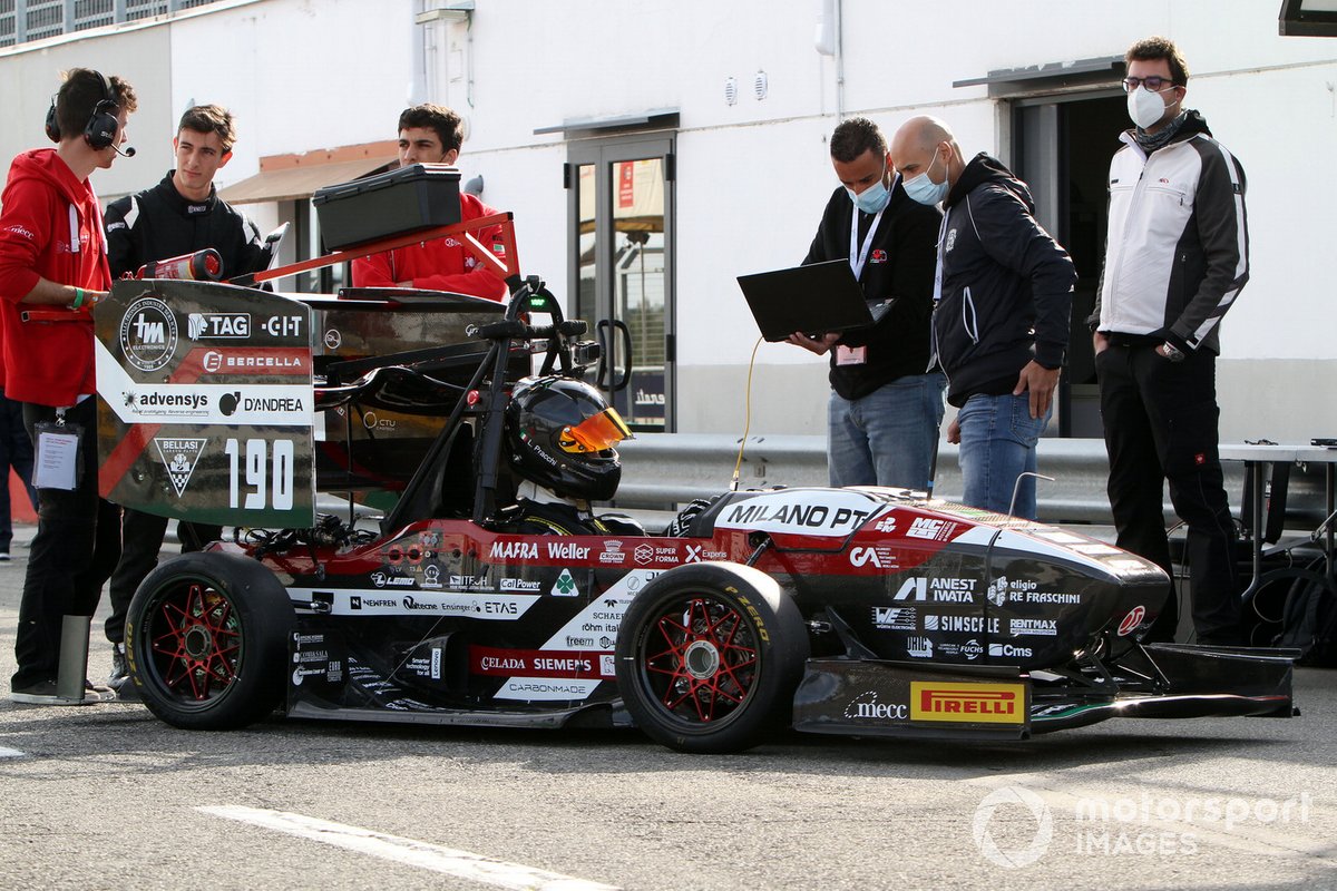 Formula SAE 2021, azione in pista
