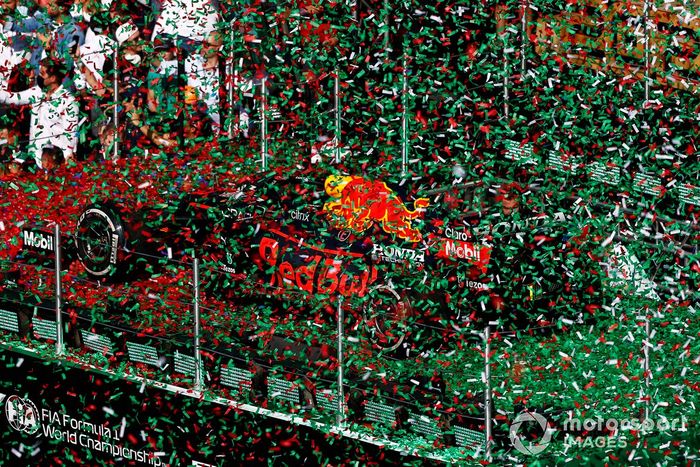 Podio: ganador Max Verstappen, Red Bull Racing