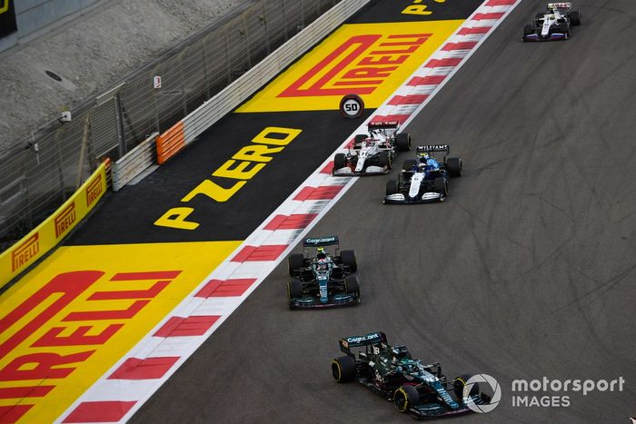 Lance Stroll, Aston Martin AMR21, Sebastian Vettel, Aston Martin AMR21, Nicholas Latifi, Williams FW43B