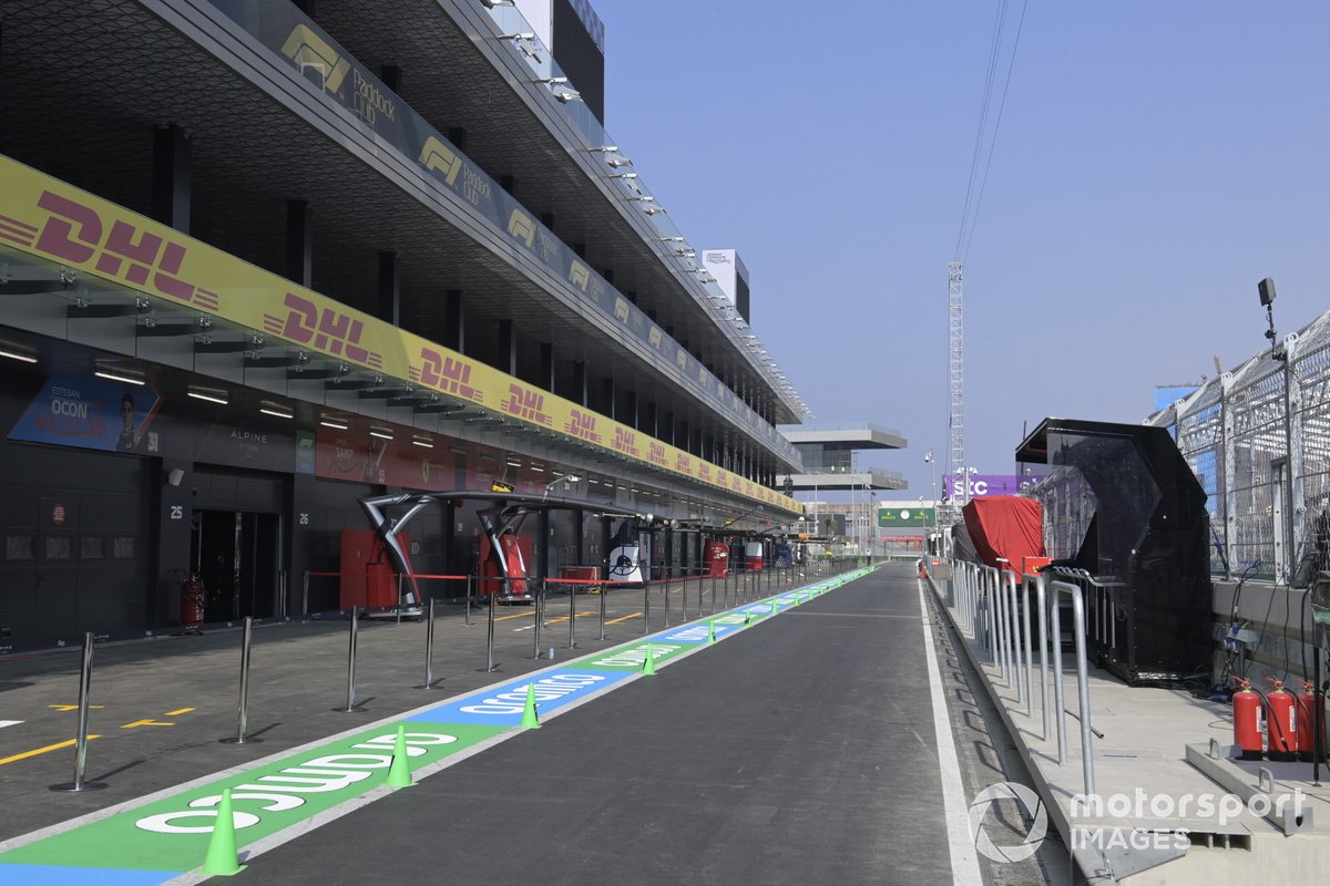 La voie des stands du circuit de Djeddah