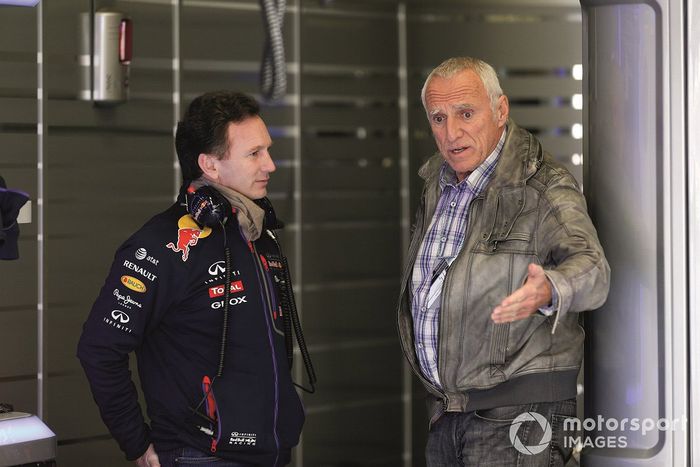 Christian Horner, director del equipo Red Bull Racing, habla con Dietrich Mateschitz dueño de Red Bull 