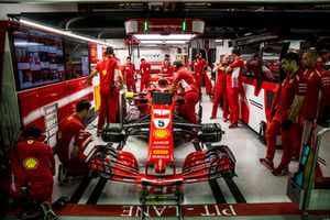 Sebastian Vettel, Ferrari SF71H in the garage 