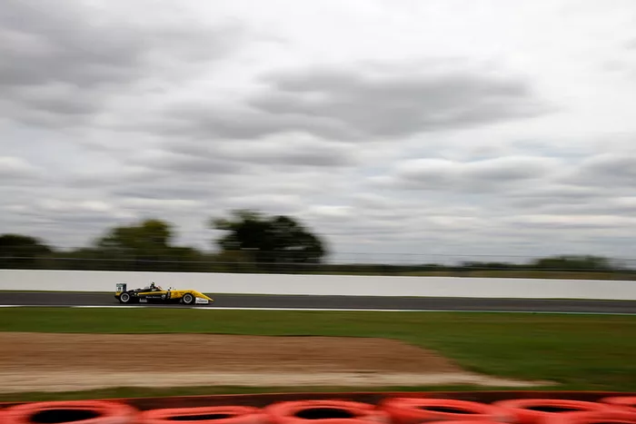 Sacha Fenestraz, Carlin Dallara F317 - Volkswagen