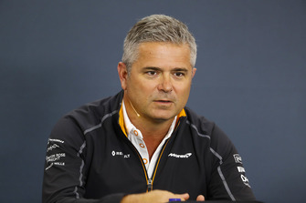 Gil de Ferran, sportief directeur McLaren, in de persconferentie