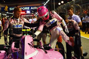 Esteban Ocon, Racing Point Force India VJM11 op de grid 